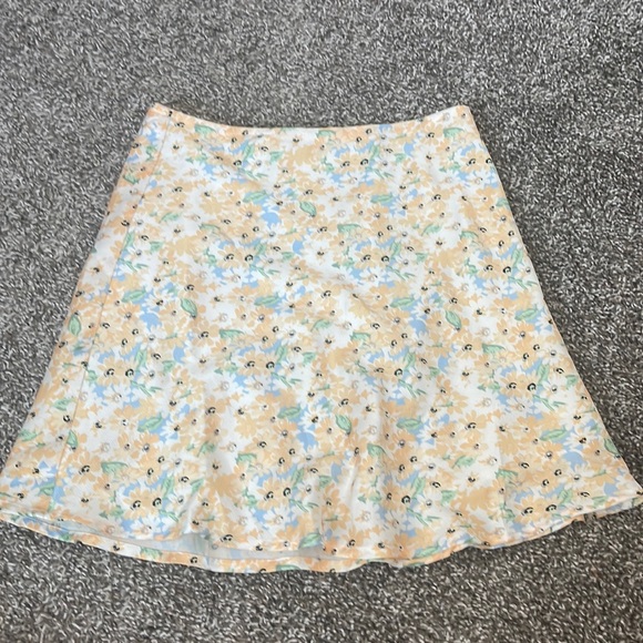 Princess Polly Floral Mini Skirt Sz 0 - Picture 3 of 5
